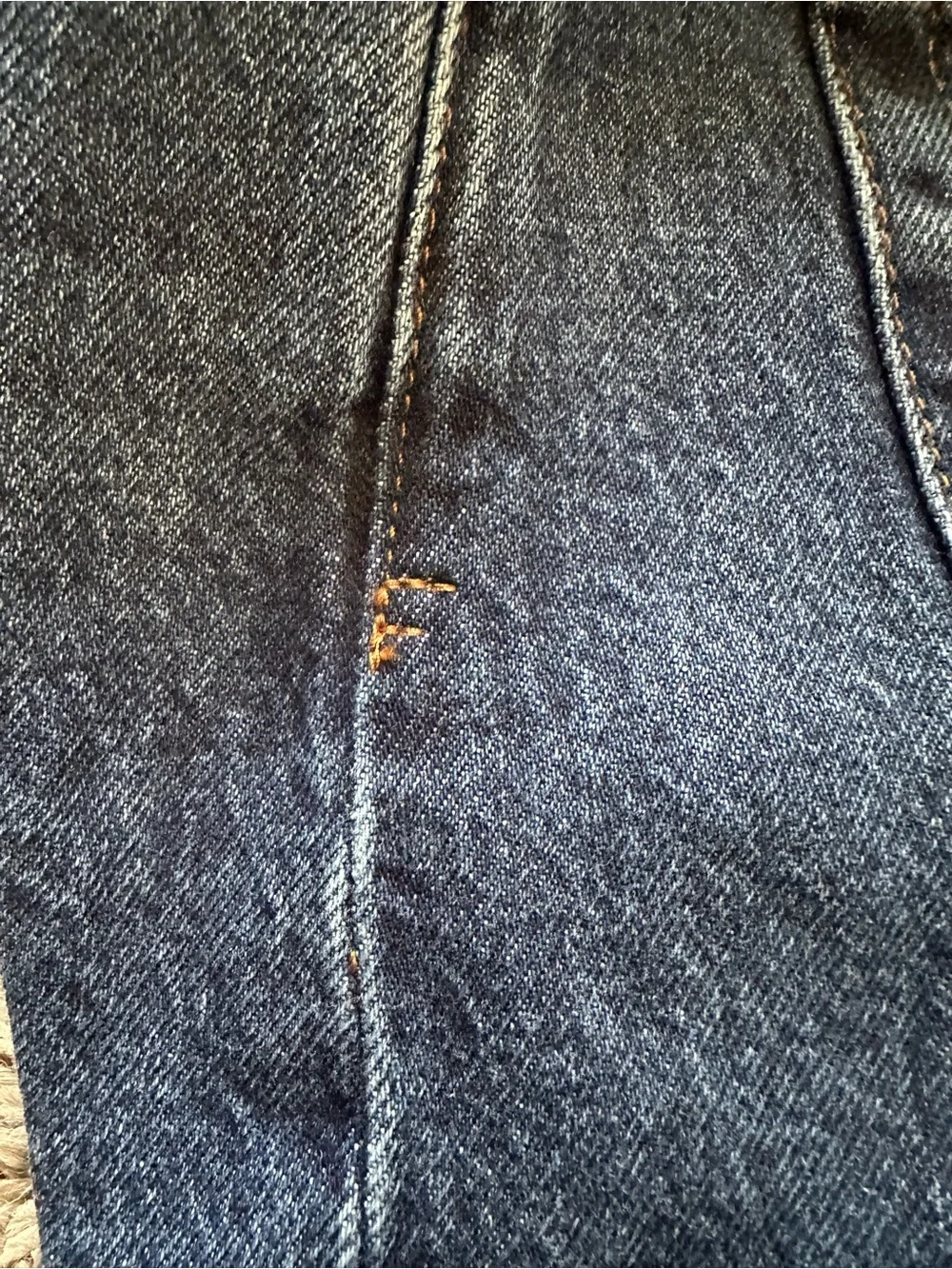 FRAME The Staple Straight-Leg Jeans - Picture 8 of 9